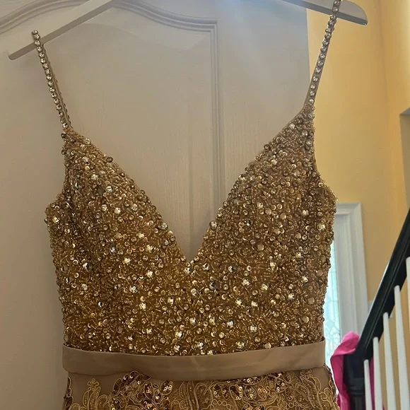 Stunning gold sequins dress size 2 - Picture 2 of 10